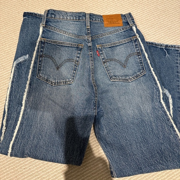 Unique stitching Levi’s - Picture 3 of 4